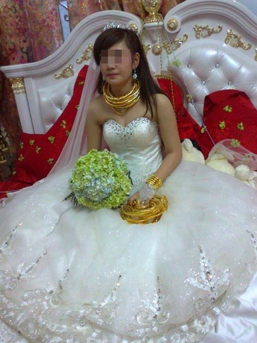 1387181711 damcuoikilanhatnam2013 tinhyeugioitinh eva1 jpg11 jpg8 Top những đám cưới kỳ lạ nhất năm 2013